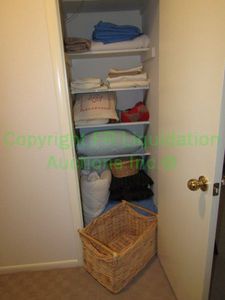 lot 61 image: Assorted linens as shown