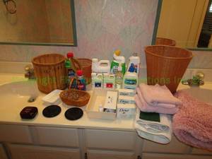 lot 62 image: Assorted bath supplies and cleaners as shown