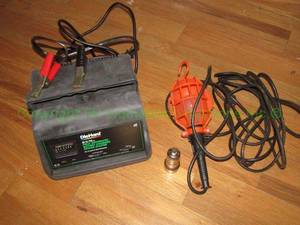 lot 123 image: Diehard fully automatic battery charger