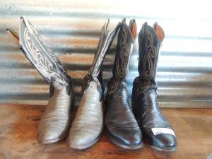 lot 130 image: 2 pair cowboy boots Biltrite black size 8.5 and gray unknown size