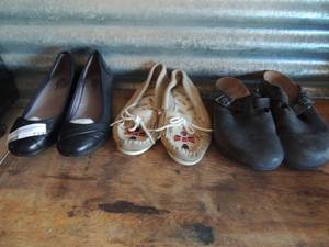 lot 133 image: 3 pair shoes black lifestyle flex size unknown Minnetonka beaded design size unknown  black side-on shoes unknown size