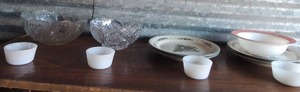 lot 9 image: Set of 4 holiday dinner plates     set of 4 bowls star of David candy dish glass bowls