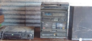 lot 262 image: Yorx model #M2501. Yorx 0-200 compact style record player with auto shutoff top plastic cover needs repair has one speaker cord needs to be replaced plus Mintek DVD player DVD-2110 unknown working condition