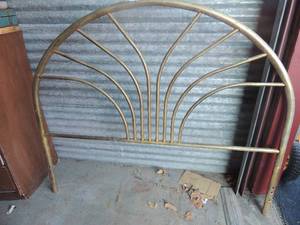 lot 271 image: Brass headboard no side rails 50.5 tall 60 wide