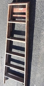 lot 276 image: 5 FT WOODEN LADDER