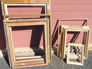 lot 284 image: SEVERAL ART FRAMES