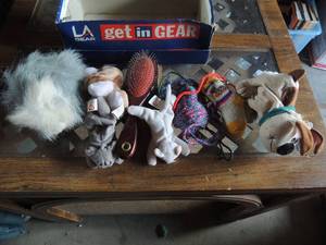 lot 21 image: Small stuffed animal in box