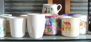 lot 27 image: Assorted corning ware, mugs, gold etched decanter serving set