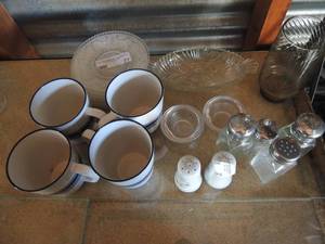 lot 32 image: 8 pressed glass saucers 4 matching mainstay mugs and S&P shakers