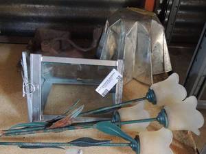 lot 38 image: Outdoor dcor flower yard lights lantern and cast iron wall hanging
