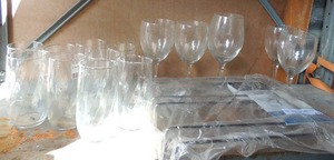 lot 43 image: Stemware holder in package 5 wine glass 9 matching drinking glasses