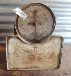 lot 62 image: Vintage metal scale Continental Scale Works Chicago Ill.