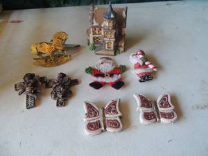 lot 72 image: Small christmas figurines mini light house