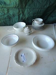lot 76 image: 8 six inch gold standard saucers 1 cup various Correll bowls