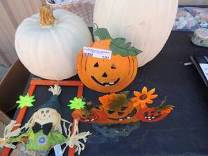 lot 101 image: Fall Halloween dcor