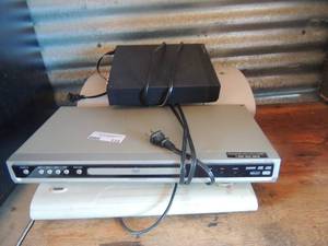 lot 115 image: 2 Magnavox DVD players, Canon cano scan 70 scanner Lexmark Z33 printer all in one unknown working condition