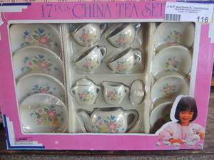lot 116 image: 17 piece China Tea set childrens tea set floral design NIB