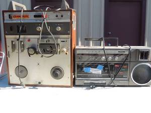 lot 122 image: Vintage AKAI  X-1800SD Reel-To-Reel  &  Panasonic RX-C37, AM FM Tuner Boombox