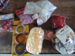 lot 125 image: Rock and decorative glass vase   fillers assorted types plus new floral wire
