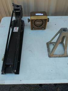 lot 17 image: Trolling motor mount Lowance depth finder and small trailer stand