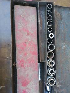 lot 5 image: Metal toolbox with various sockets  in assorted sizes