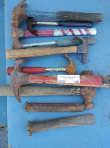lot 148 image: Assorted hammers x 8 and 2 chisels