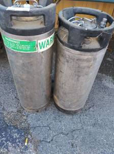 lot 166 image: 2 CO2 containers max pressure 130 psi.
