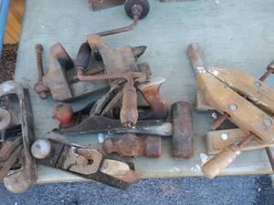 lot 172 image: Planer, vice, wood clamps, hammer head hammer with broken handle vintage drill