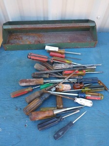lot 147 image: Various screwdrivers flathead and Phillips