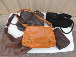 lot 22 image: Lot of 6 purses brown and black
