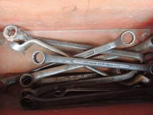 lot 19 image: Red tool box with various boxed end wrenches