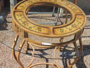 lot 4 image: Beautiful metal floral design table with oval glass top & 4 dining chairs    table -30 high 42 diameter with glass