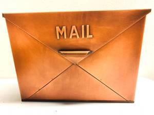 lot 3 image: Mailbox Large Bronze