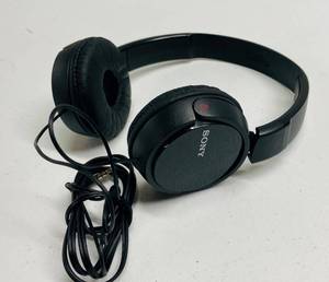 lot 5 image: Sony Headphones