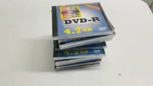 lot 40 image: 14 Blank DVD Recordable Discs