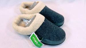 lot 88 image: Vonmay Mens Fleece Lined Slippers Size 9-10