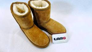 lot 91 image: Lamo Kids Faux Fur Lined Boots Size 12