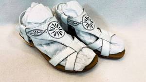 lot 99 image: Walking Cradles Womens Kiera White Morocc Slippers White Size 5M