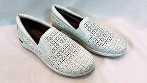 lot 101 image: Walking Cradles Womens Orleans White Perfed Size 8