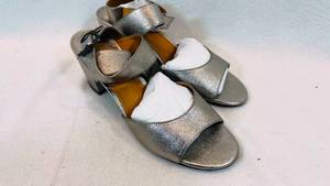 lot 105 image: J. Renee Drizella Metallic Leather Womens Heels Size 9