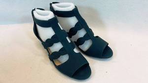 lot 107 image: Easy Street Shoes Daughtry Womens Black Shoes Size 9.5