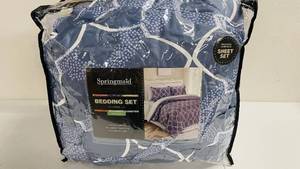 lot 197 image: Springmaid Bedding 7pc Comforter Set Set Queen Size