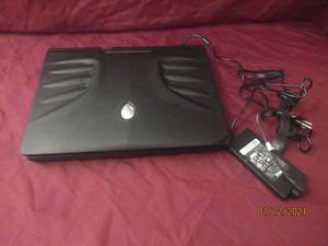 lot 94 image: ALIENWARE CORP M17-R1 POWERS ON THEN POWERS OFF