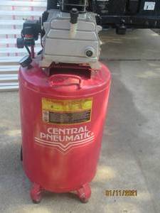 lot 45 image: CENTRAL PNEUMATIC CAST IRON VERTICAL 21 GALLON COMPRESSOR 94667