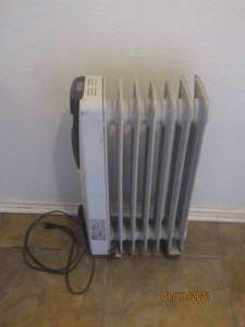 lot 48 image: DELONGHI HEATER EW6507L MISSING A WHEEL&nbsp