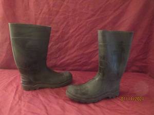 lot 70 image: GEN FOOT STEEL TOE SLIP RESISTANT  RUBBER BOOTS SIZE 11