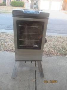 lot 78 image: MASTER BUILT ELECTRIC SMOKER WITH BLUETOOTH WORKS WITH IOS AND ANDROID
