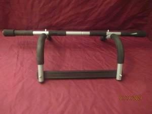 lot 81 image: PRO FIT PULL UP BAR