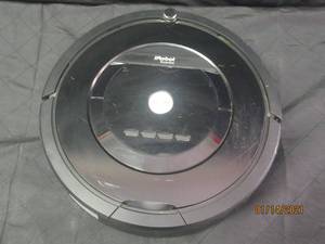 lot 26 image: IROBOT ROOMBA 805 POWER CORD NOT INCLUDED
