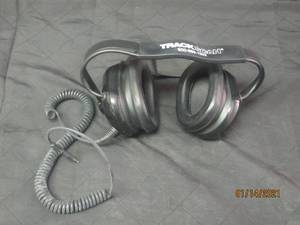 lot 113 image: TRACKSCAN HEADPHONES